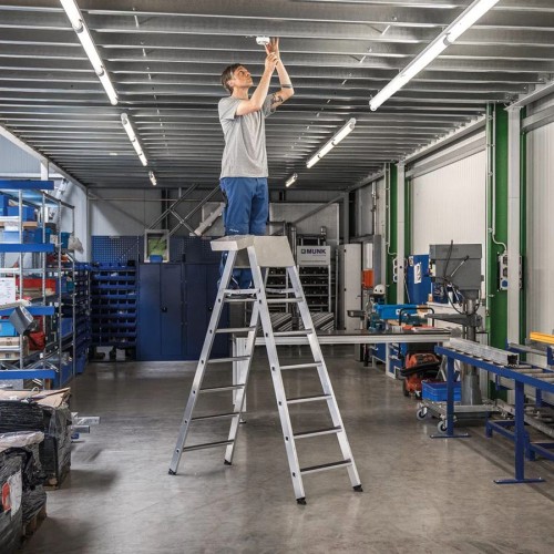 MUNK Sicherheits- Stufen-Stehleiter beidseitig begehbar