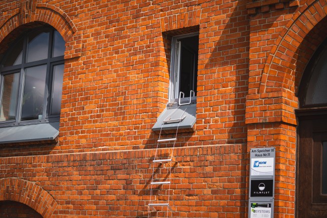 Rettungsleiter Kletterfix KF-Modul-A mit Abstandhaltern und Karabinerhaken Länge 4m