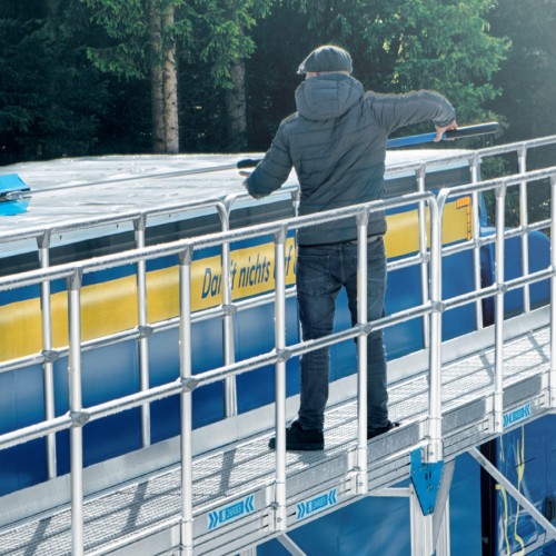 Zarges Oberflächenschieber zur Reinigung und Enteisung