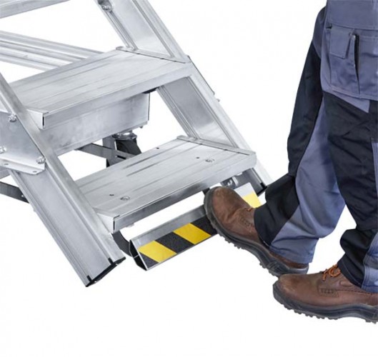 Zarges Plattformtreppe 60° mit Ergo-Stop, 1000mm Stufenbreite 13 Stufen