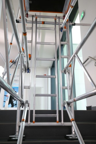 Layher Treppen-Kit für Fahrgerüst Uni Standard P2 mit 2 Durchgängen bis 7,73m AH