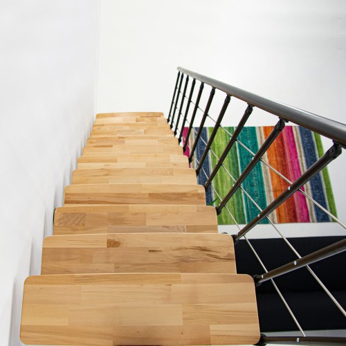 Minka Mittelholmtreppe Comfort in Buche lackiert Unterkonstruktion schwarz bis 312-336cm Geschösshöhe
