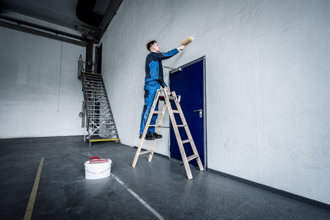MUNK Holz Stufen-Stehleiter beidseitig begehbar