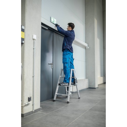 MUNK Stehleiter mit ergo-pad beidseitig begehbar 2x4 Stufen