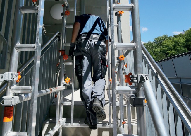 Layher Treppen-Kit für Fahrgerüst SoloTower P2 SafetyPlus mit 2 Durchgängen bis 6,65m AH