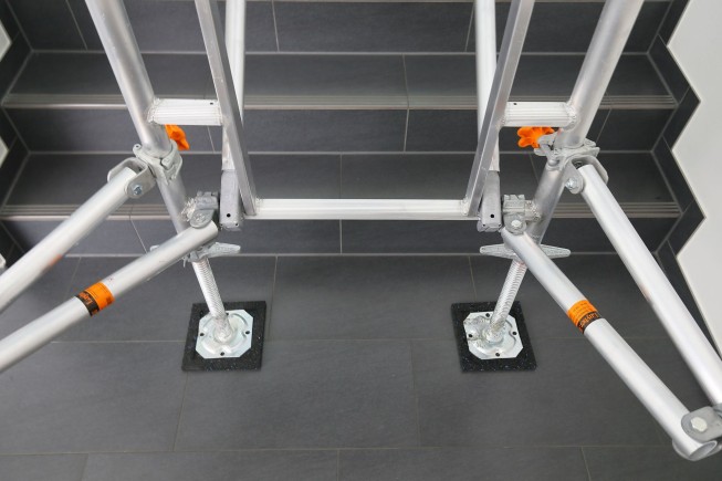 Layher Treppen-Kit für Fahrgerüst Uni Standard P2 mit 2 Durchgängen bis 7,73m AH