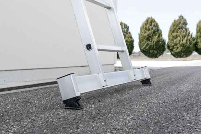 MUNK Stehleiter mit nivello-Traverse 4x10 Sprossen