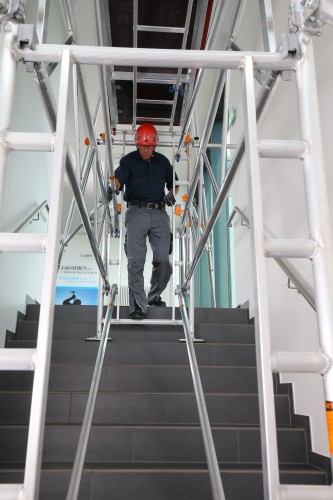 Layher Treppen-Kit für Fahrgerüst Uni Standard P2 mit 2 Durchgängen bis 7,73m AH